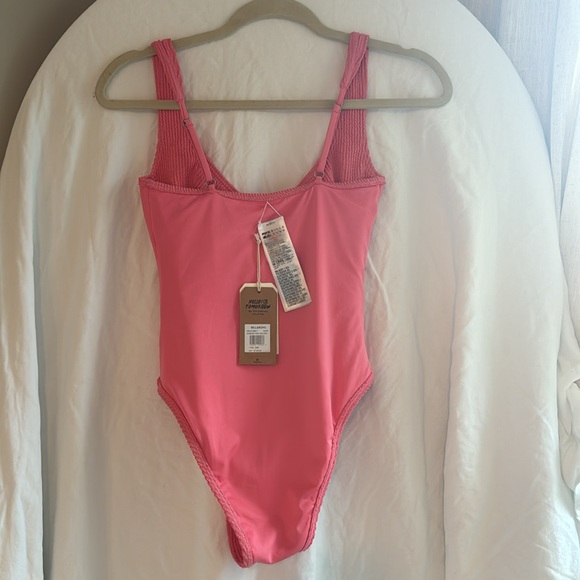 👙NWT BILLABONG SWIM | HIGH-WAISTED | UNDERWIRE | ONE PIECE | CORAL | SMALL - Picture 6 of 12